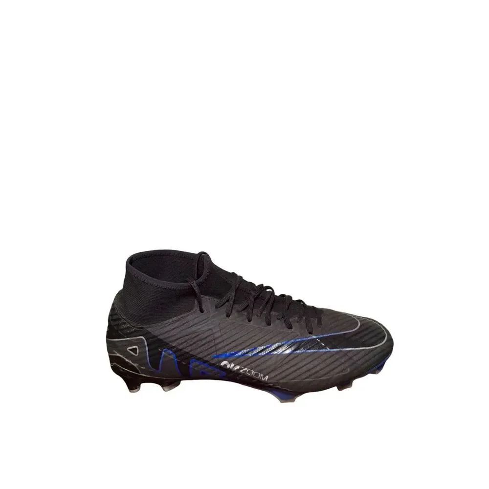 Nike air zoom Men’s Black Soccer Cleat with Blue Accents size 9.5
